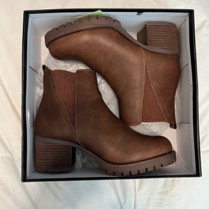 NIB MIA Jody lug boot 8.5